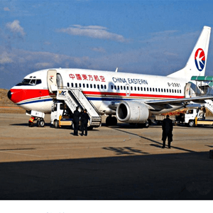 二连浩特航空运输航空快运业稳步发展的原因是什么？